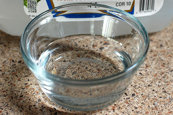 Essig als Unkrautvernichter - Stell-Werk Immobilienbetreuungs- und Verwaltungs-GmbH